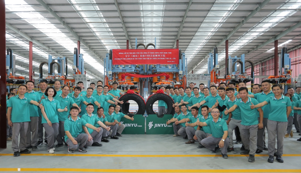 金宇輪胎集團越南工廠TBR一期項目首胎下線